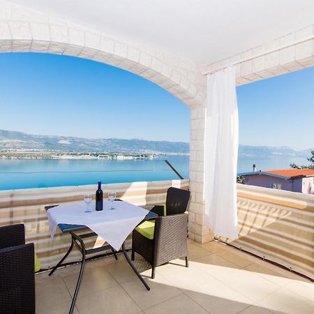 Holidays Apartments Slanada With Terrace And Sea View, Near The Beach & Town Trogir, Free Parking, Quiet Place On Peninsula Ciovo Exteriér fotografie