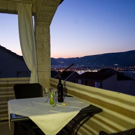 Holidays Apartments Slanada With Terrace And Sea View, Near The Beach & Town Trogir, Free Parking, Quiet Place On Peninsula Ciovo Exteriér fotografie