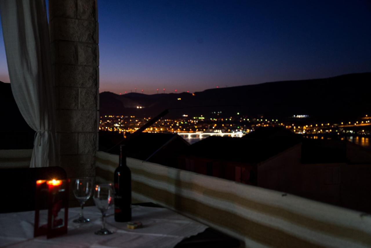 Holidays Apartments Slanada With Terrace And Sea View, Near The Beach & Town Trogir, Free Parking, Quiet Place On Peninsula Ciovo Exteriér fotografie