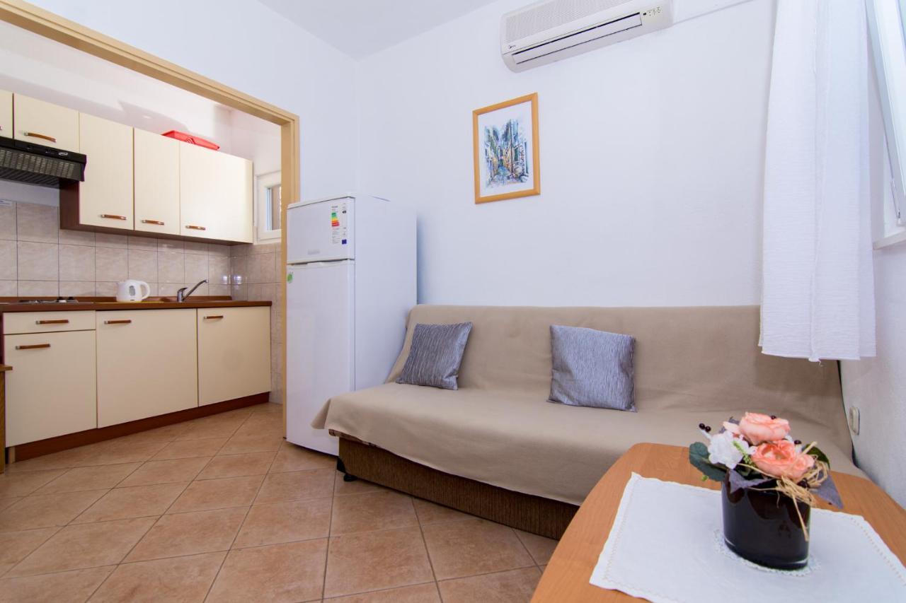 Holidays Apartments Slanada With Terrace And Sea View, Near The Beach & Town Trogir, Free Parking, Quiet Place On Peninsula Ciovo Exteriér fotografie
