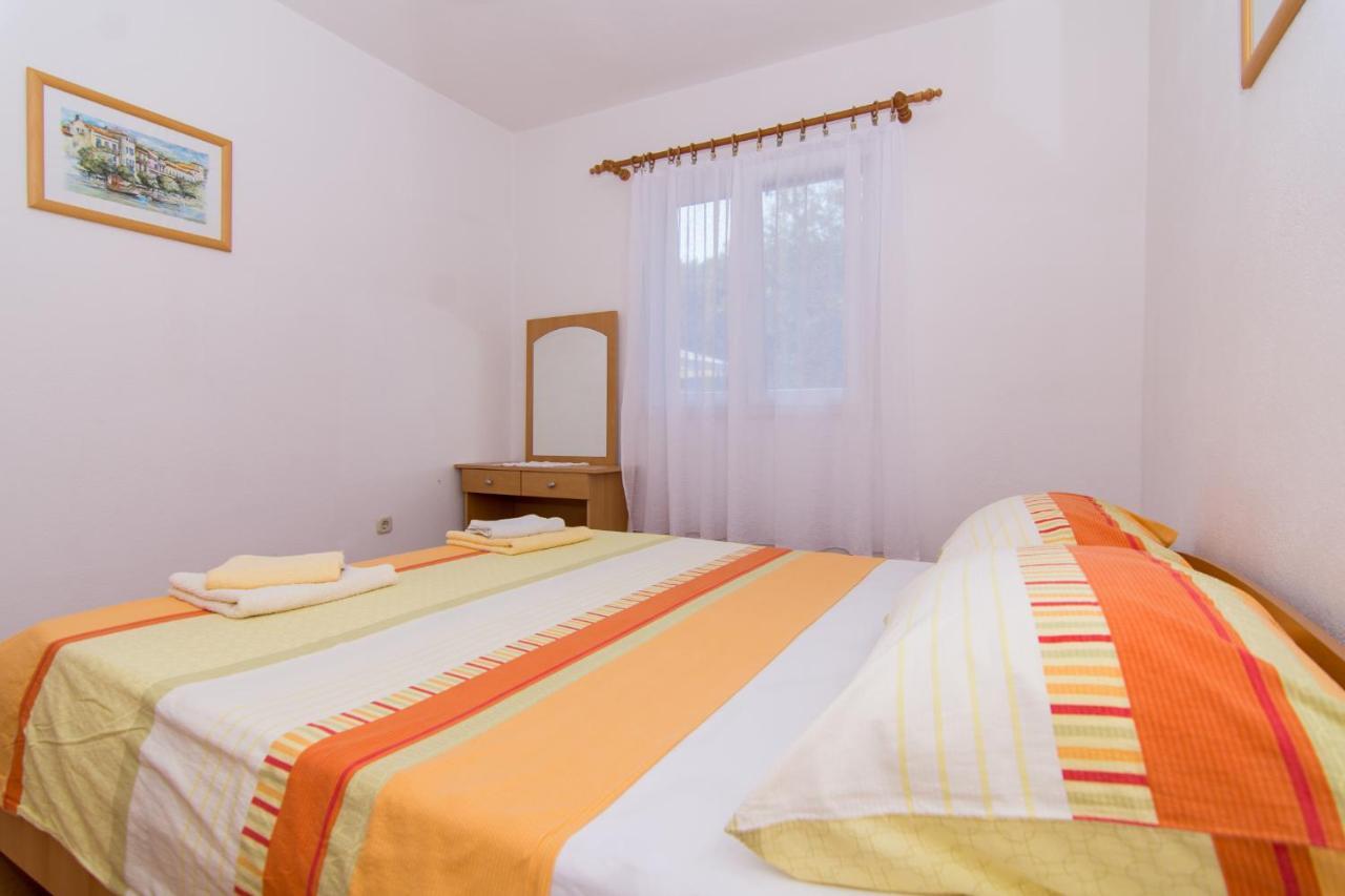 Holidays Apartments Slanada With Terrace And Sea View, Near The Beach & Town Trogir, Free Parking, Quiet Place On Peninsula Ciovo Exteriér fotografie