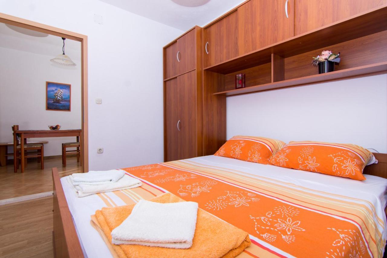 Holidays Apartments Slanada With Terrace And Sea View, Near The Beach & Town Trogir, Free Parking, Quiet Place On Peninsula Ciovo Exteriér fotografie