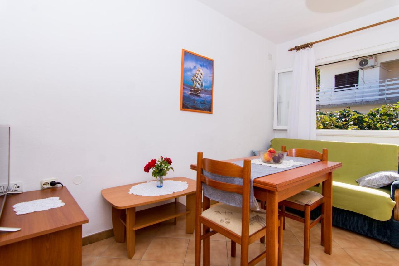 Holidays Apartments Slanada With Terrace And Sea View, Near The Beach & Town Trogir, Free Parking, Quiet Place On Peninsula Ciovo Exteriér fotografie