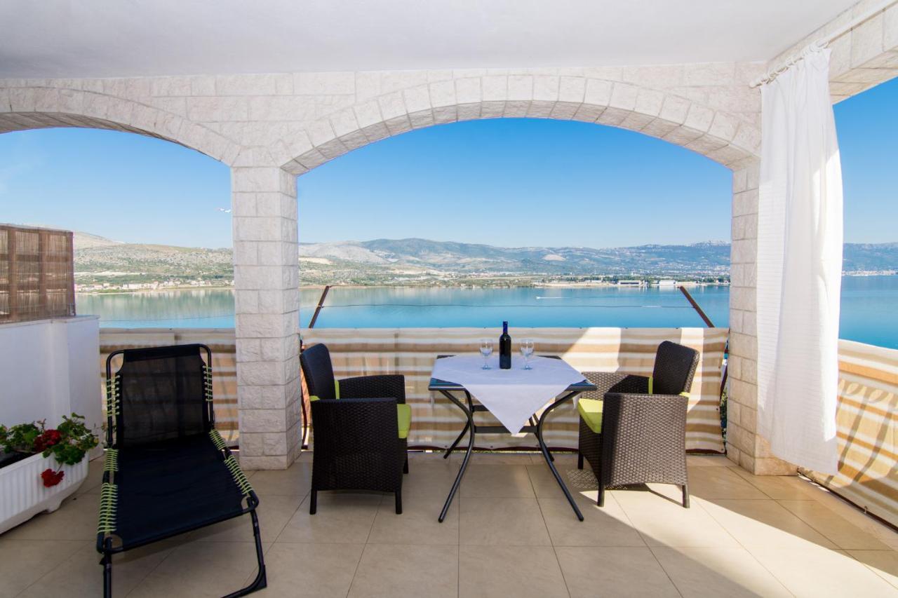 Holidays Apartments Slanada With Terrace And Sea View, Near The Beach & Town Trogir, Free Parking, Quiet Place On Peninsula Ciovo Exteriér fotografie