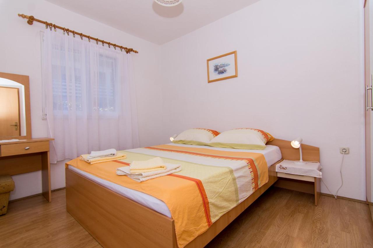 Holidays Apartments Slanada With Terrace And Sea View, Near The Beach & Town Trogir, Free Parking, Quiet Place On Peninsula Ciovo Exteriér fotografie