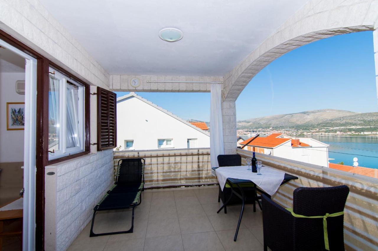 Holidays Apartments Slanada With Terrace And Sea View, Near The Beach & Town Trogir, Free Parking, Quiet Place On Peninsula Ciovo Exteriér fotografie