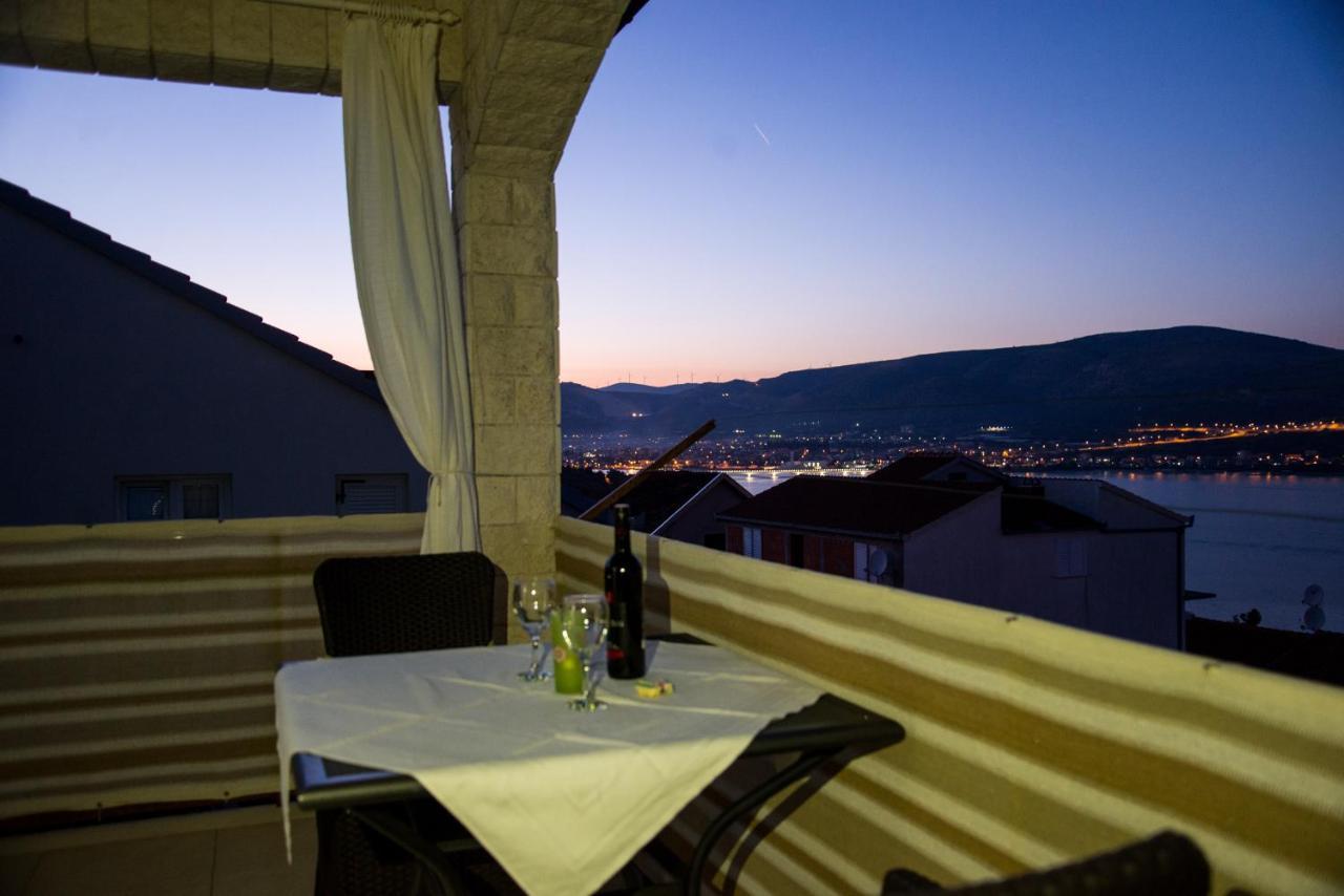 Holidays Apartments Slanada With Terrace And Sea View, Near The Beach & Town Trogir, Free Parking, Quiet Place On Peninsula Ciovo Exteriér fotografie