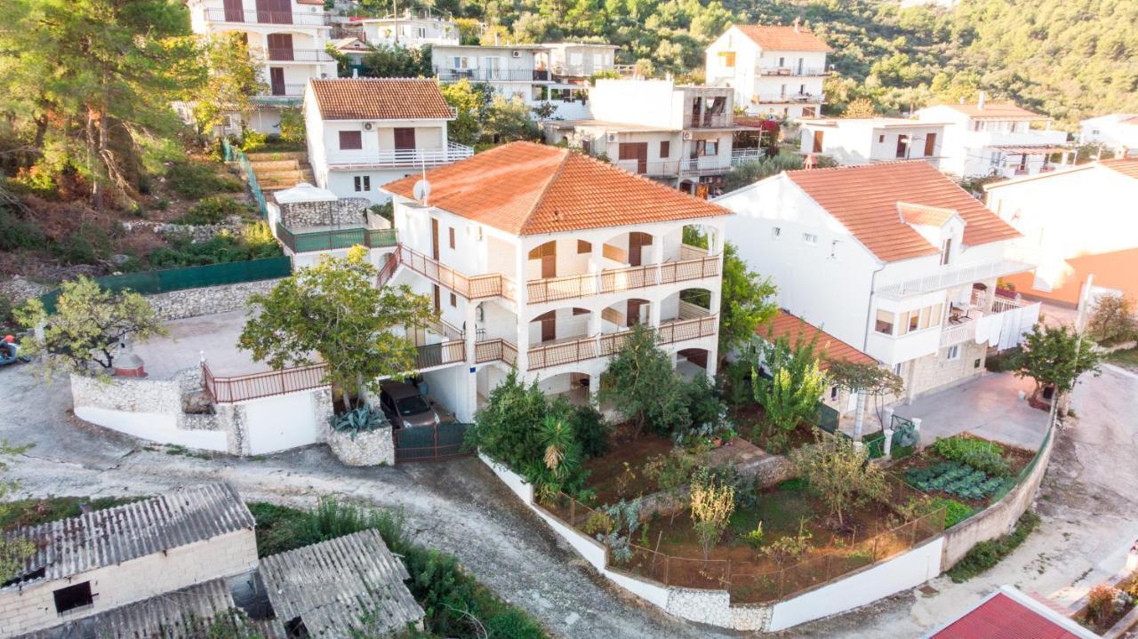 Holidays Apartments Slanada With Terrace And Sea View, Near The Beach & Town Trogir, Free Parking, Quiet Place On Peninsula Ciovo Exteriér fotografie