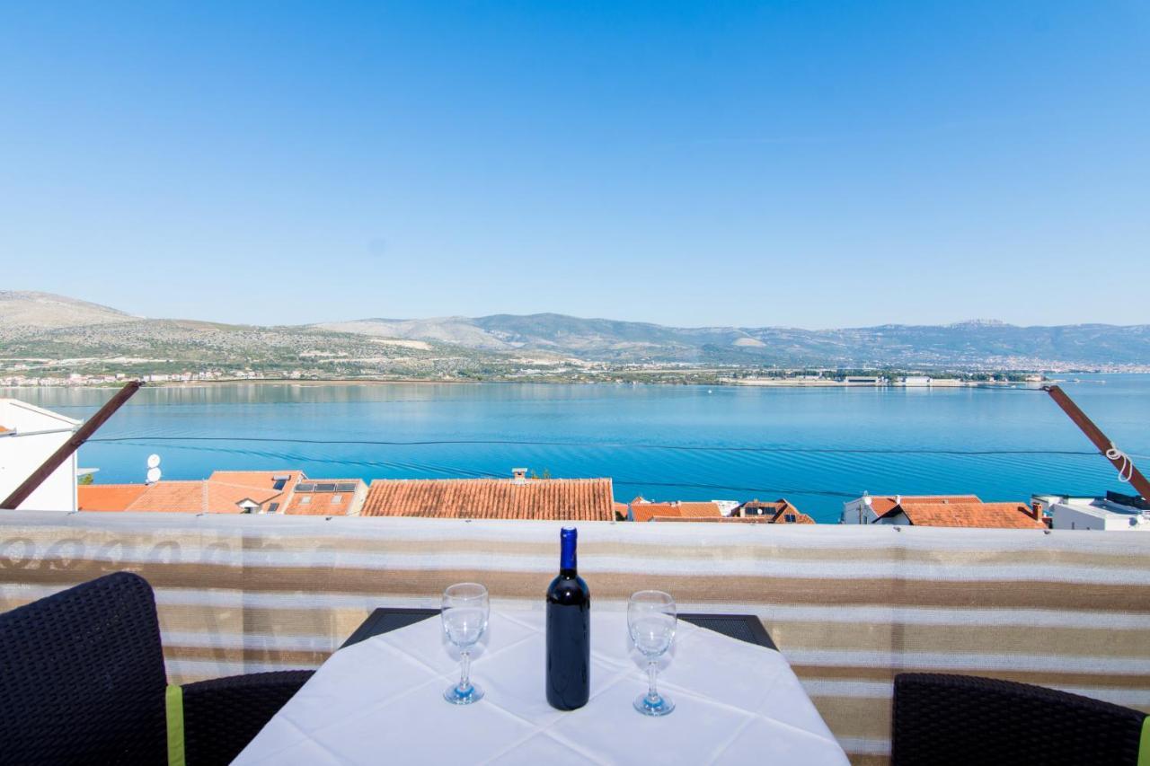 Holidays Apartments Slanada With Terrace And Sea View, Near The Beach & Town Trogir, Free Parking, Quiet Place On Peninsula Ciovo Exteriér fotografie