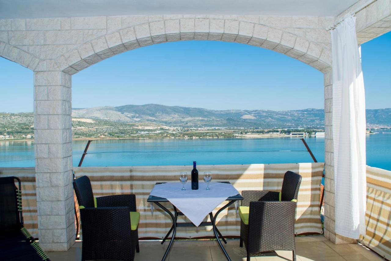 Holidays Apartments Slanada With Terrace And Sea View, Near The Beach & Town Trogir, Free Parking, Quiet Place On Peninsula Ciovo Exteriér fotografie