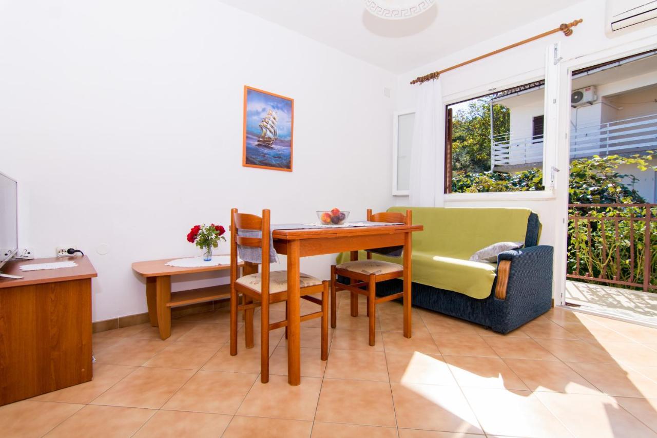 Holidays Apartments Slanada With Terrace And Sea View, Near The Beach & Town Trogir, Free Parking, Quiet Place On Peninsula Ciovo Exteriér fotografie