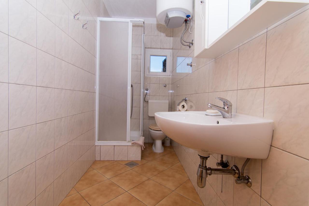 Holidays Apartments Slanada With Terrace And Sea View, Near The Beach & Town Trogir, Free Parking, Quiet Place On Peninsula Ciovo Exteriér fotografie