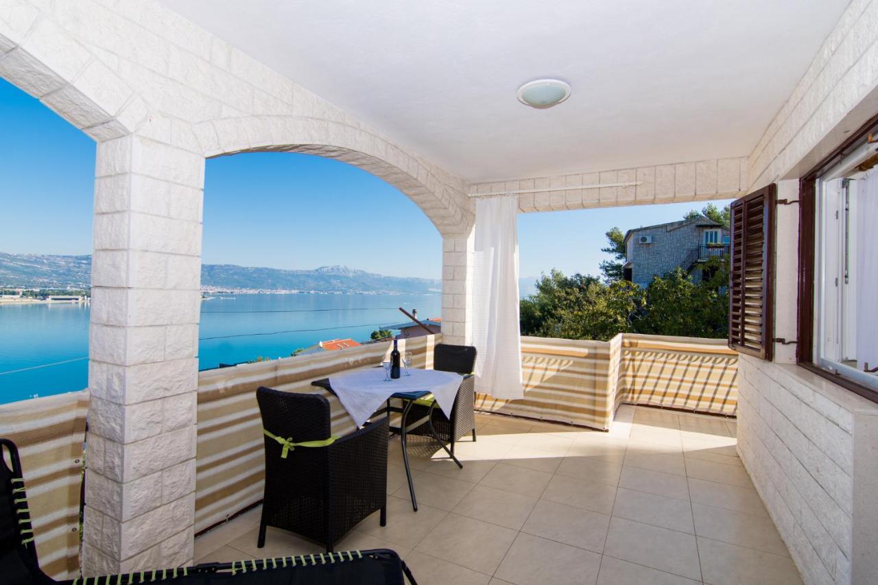 Holidays Apartments Slanada With Terrace And Sea View, Near The Beach & Town Trogir, Free Parking, Quiet Place On Peninsula Ciovo Exteriér fotografie